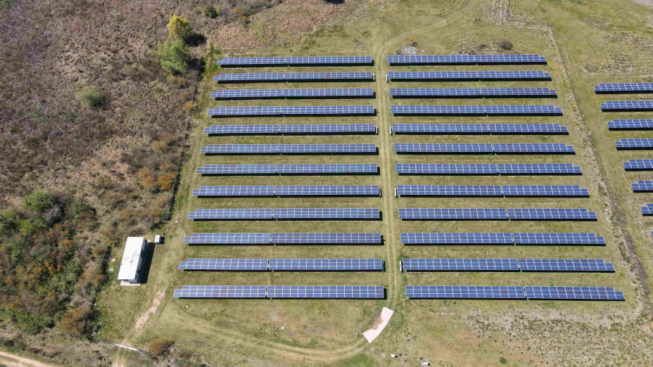 foto aérea rural con paneles M2G